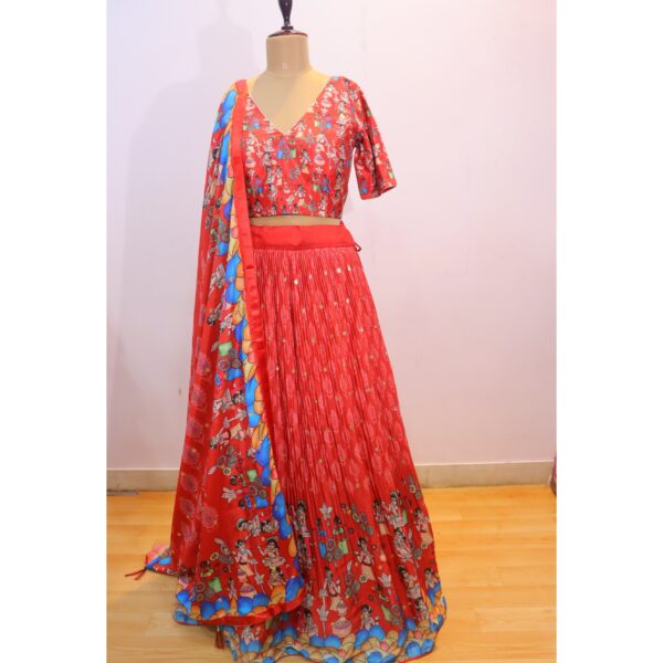 Mannequin wearing simple red lehenga with kalamkari blouse pattern and design is latest in kalamkari lehenga models