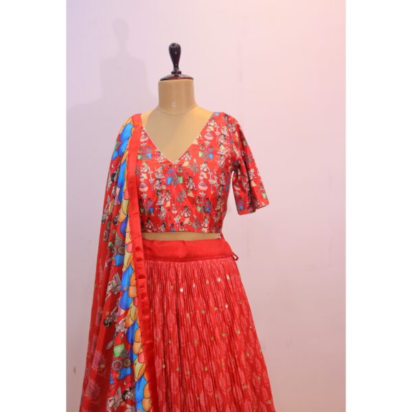 Mannequin wearing kalamkari crop top and lehenga